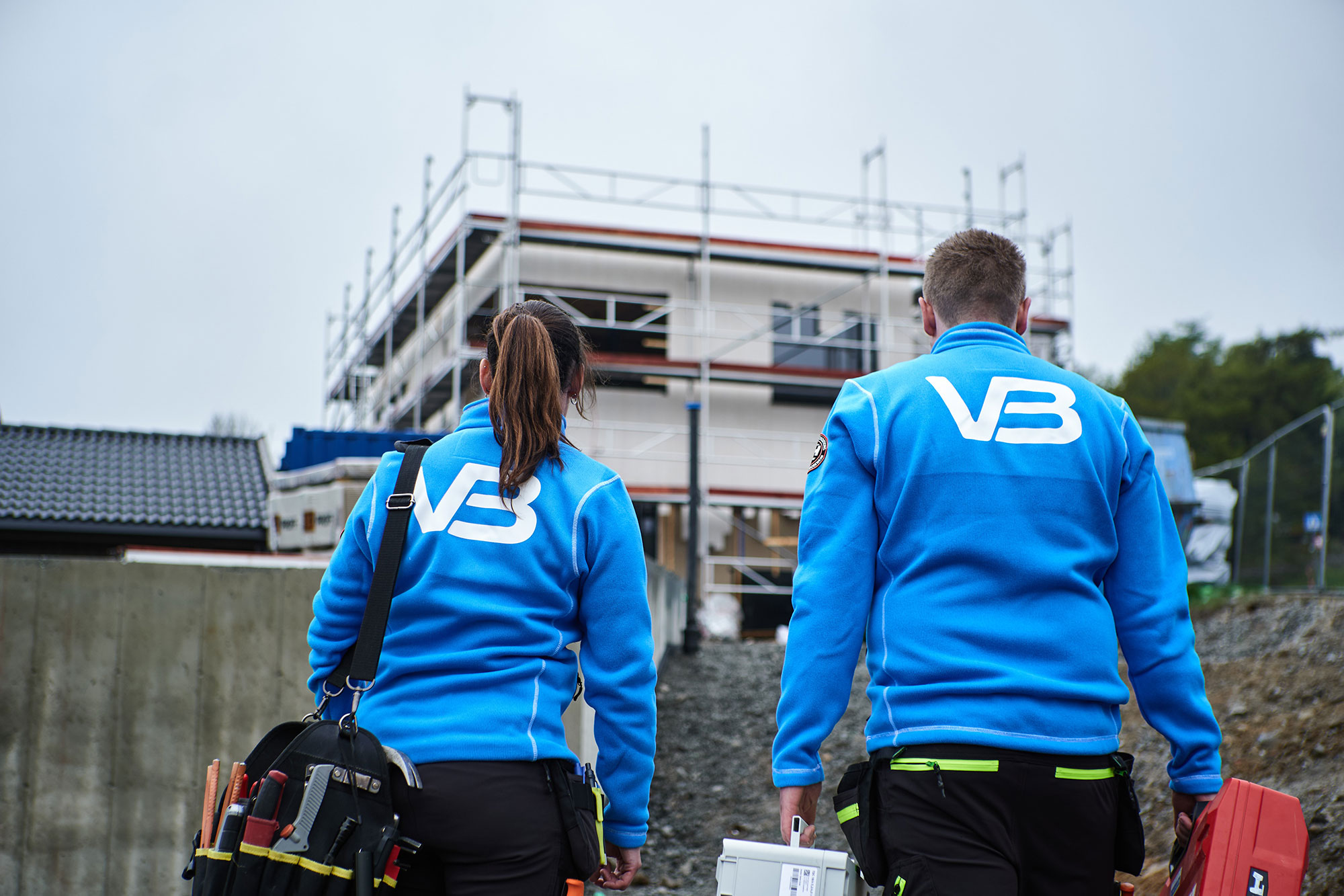 Rørleggere fra Rørlegger Liene på vei til et nytt boligprosjekt.